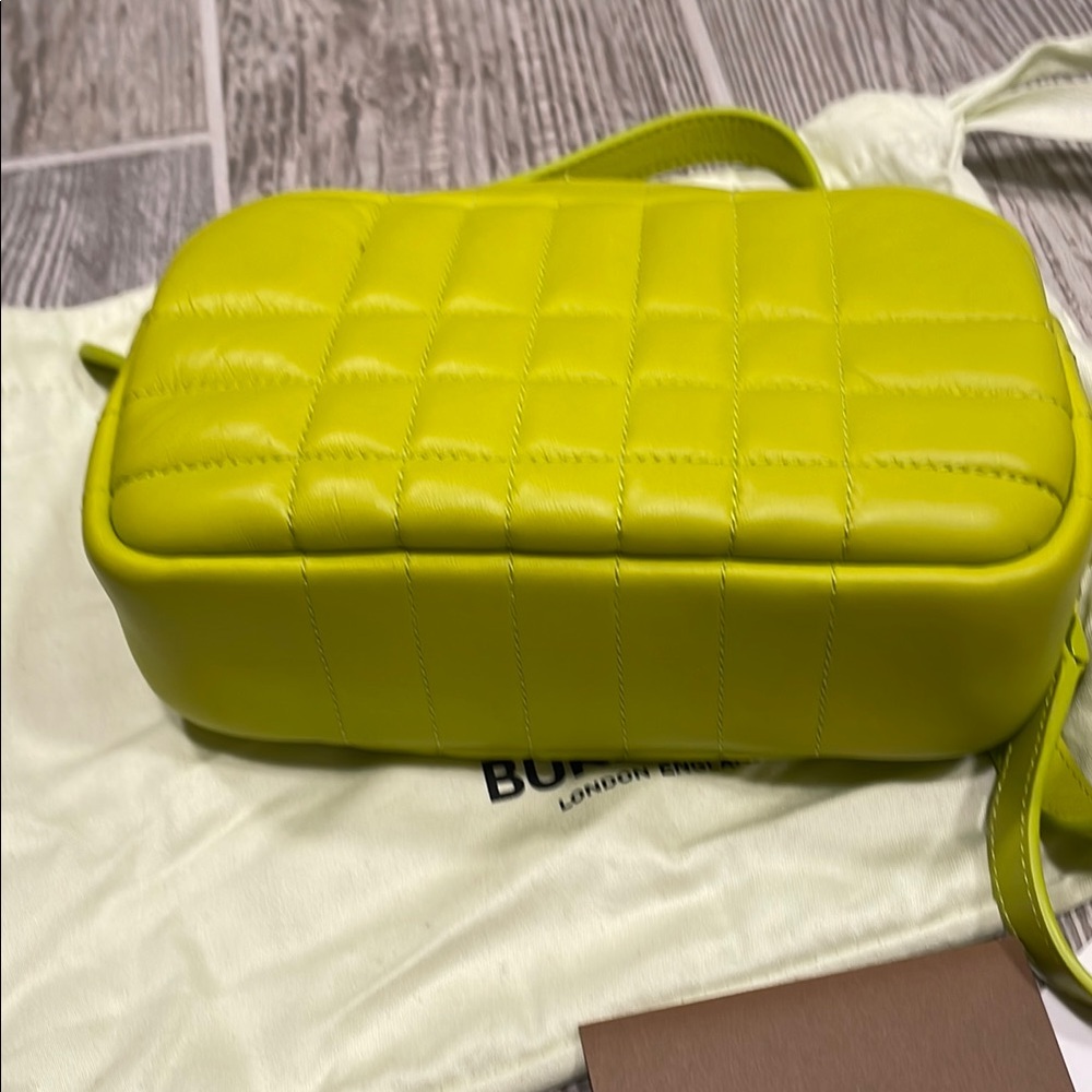 Burberry Lime Camera Bag - Picture 3 of 7
